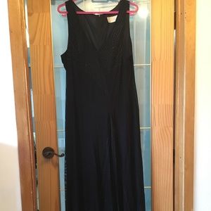 Long black sleeveless gown lightweight